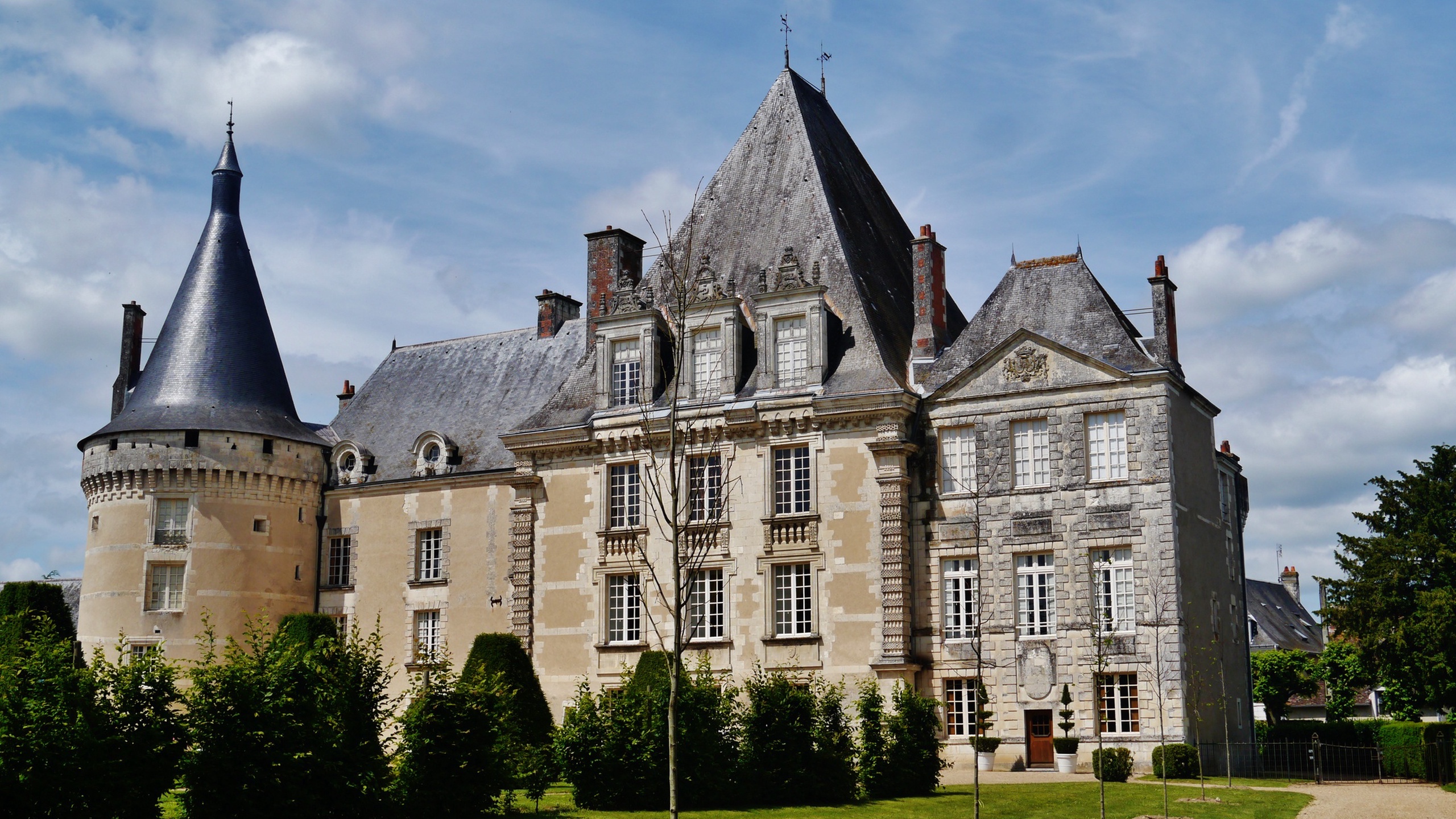 Discover Azay-le-Ferron