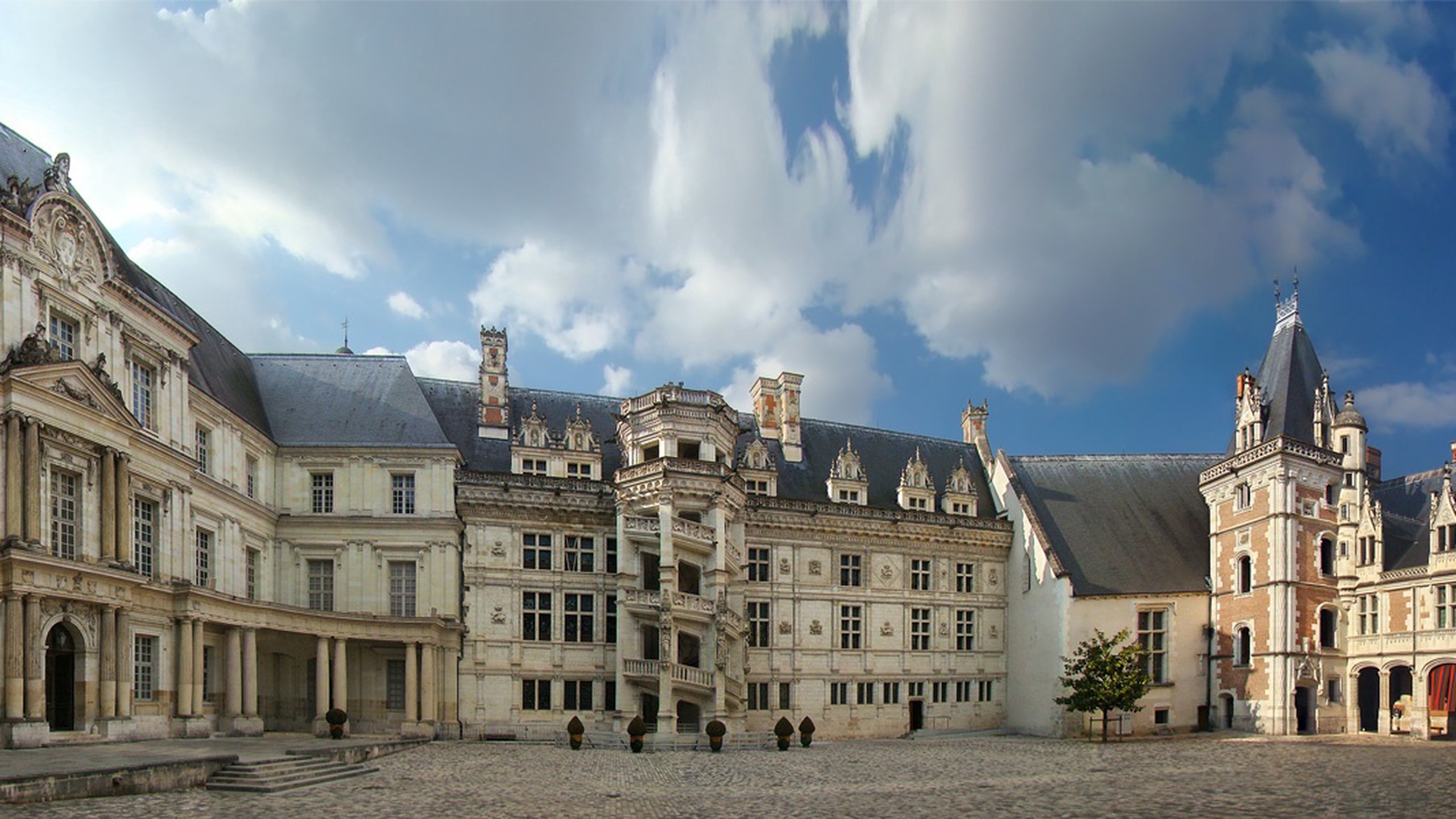 Blois — The Royal Heart of the Loire Valley
