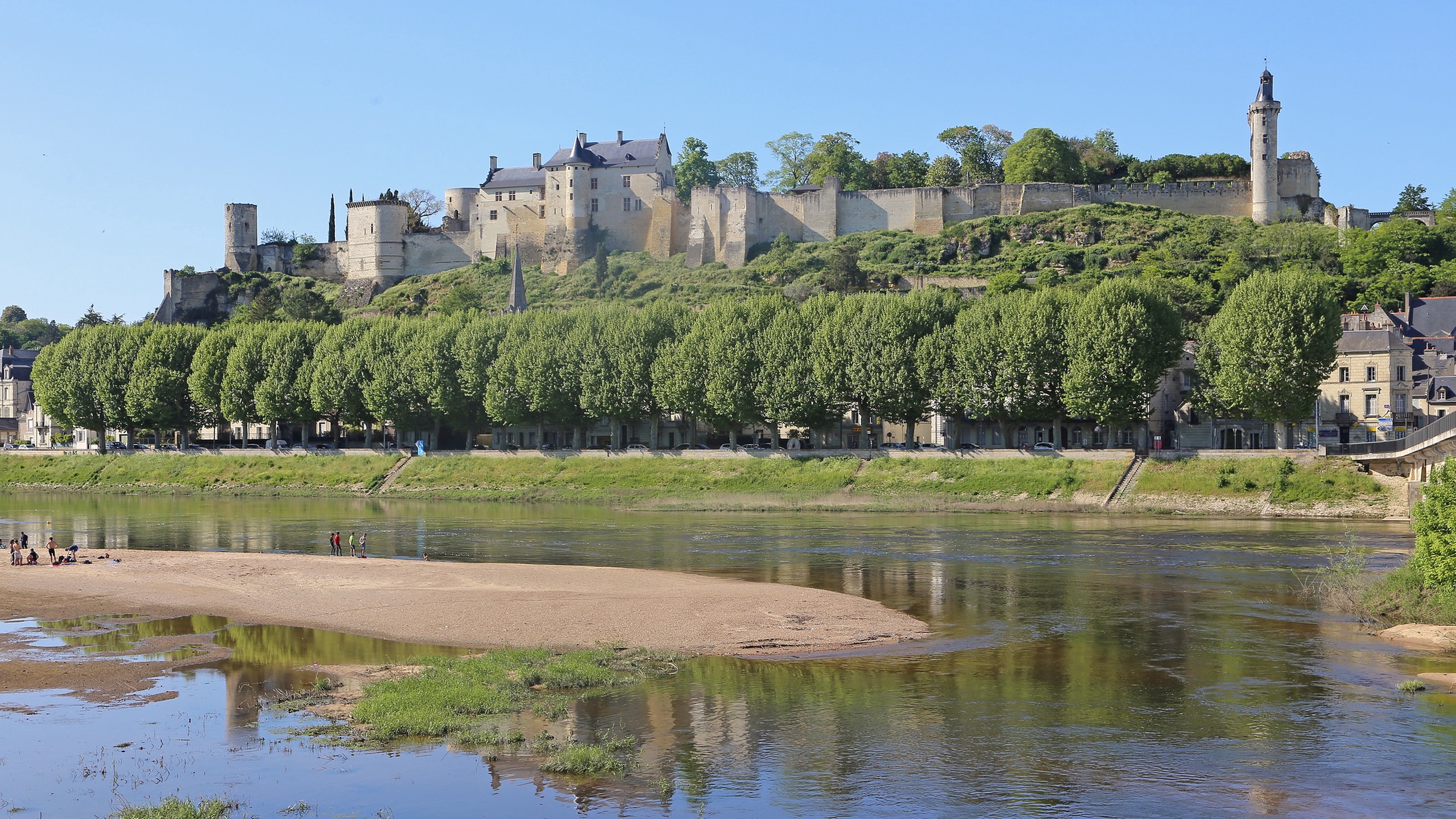 Discover Chinon