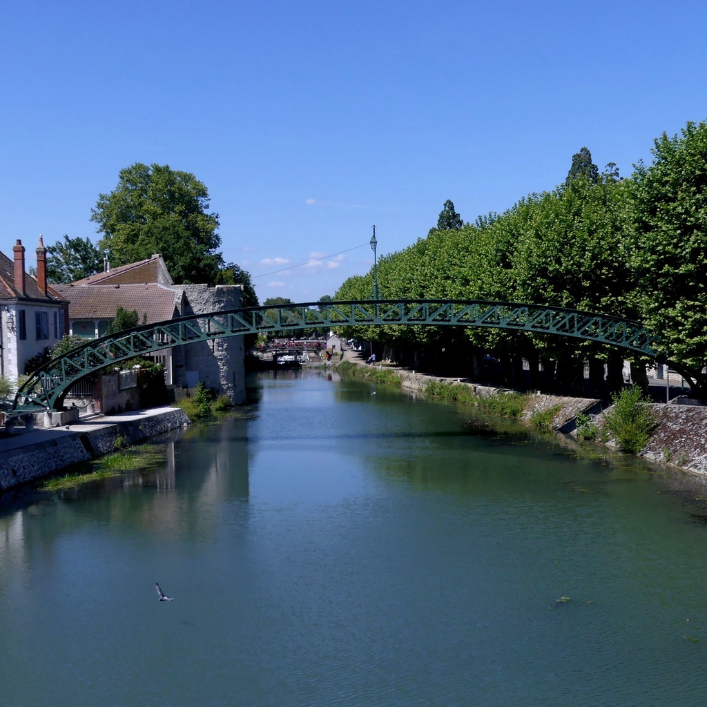 Victor Hugo Footbridge