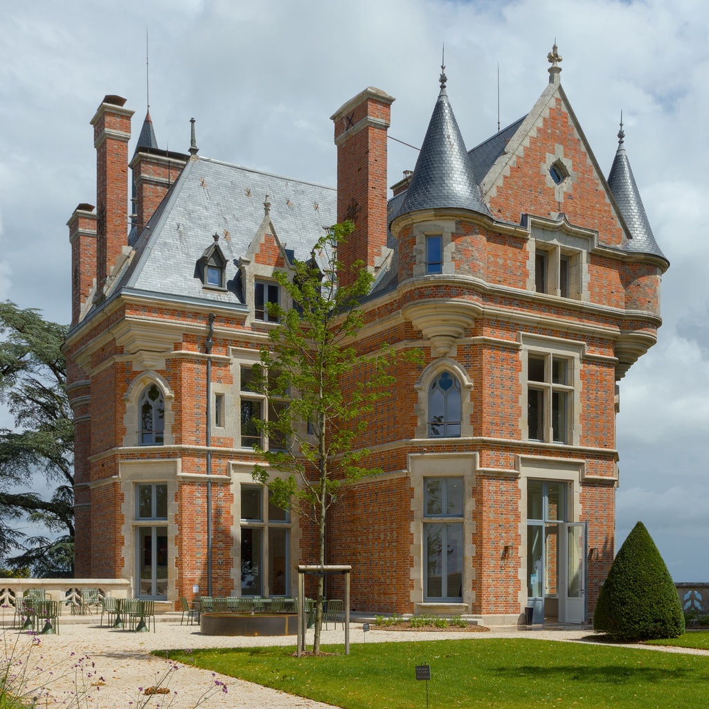 Hilltop Sancerre: Wine, History & Cheese