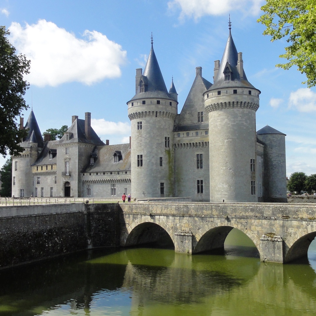 Sully-sur-Loire: Castle and Old Town