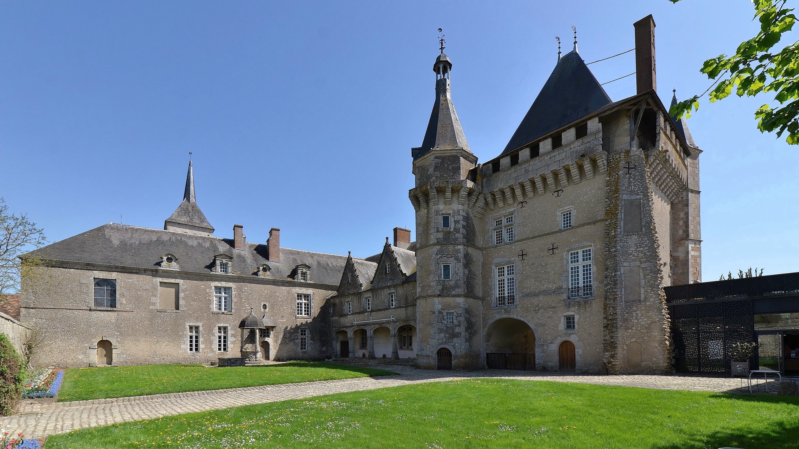 Chaumont-sur-Loire and Talcy castles from Blois