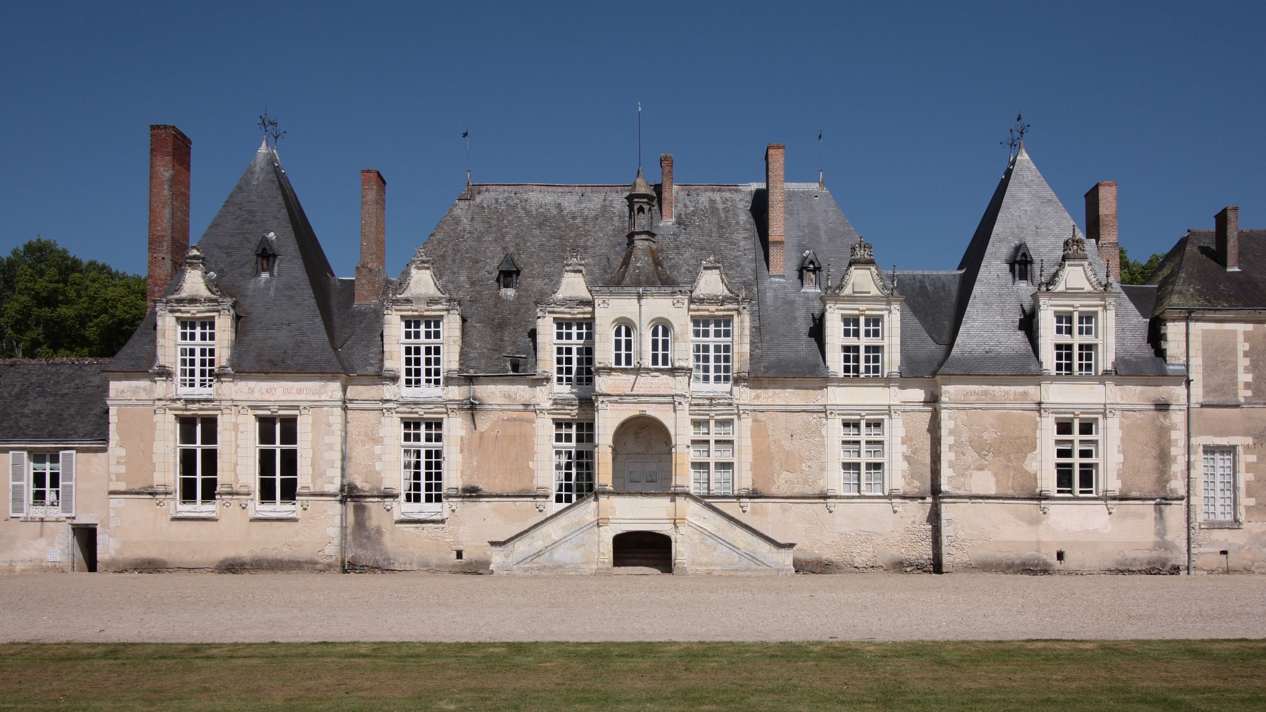 Grand Tour of the Loire Castles for 13 days