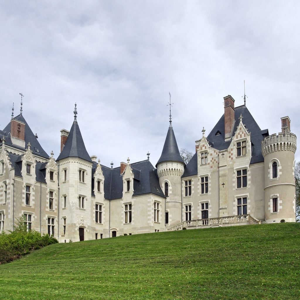 Candé Castle and Estate