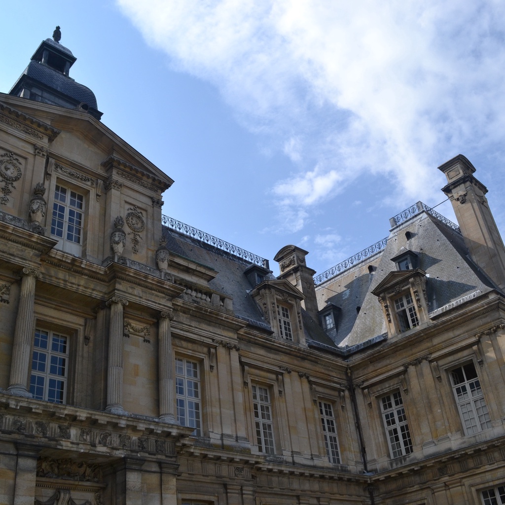 Châteaux and La Défense West of Paris