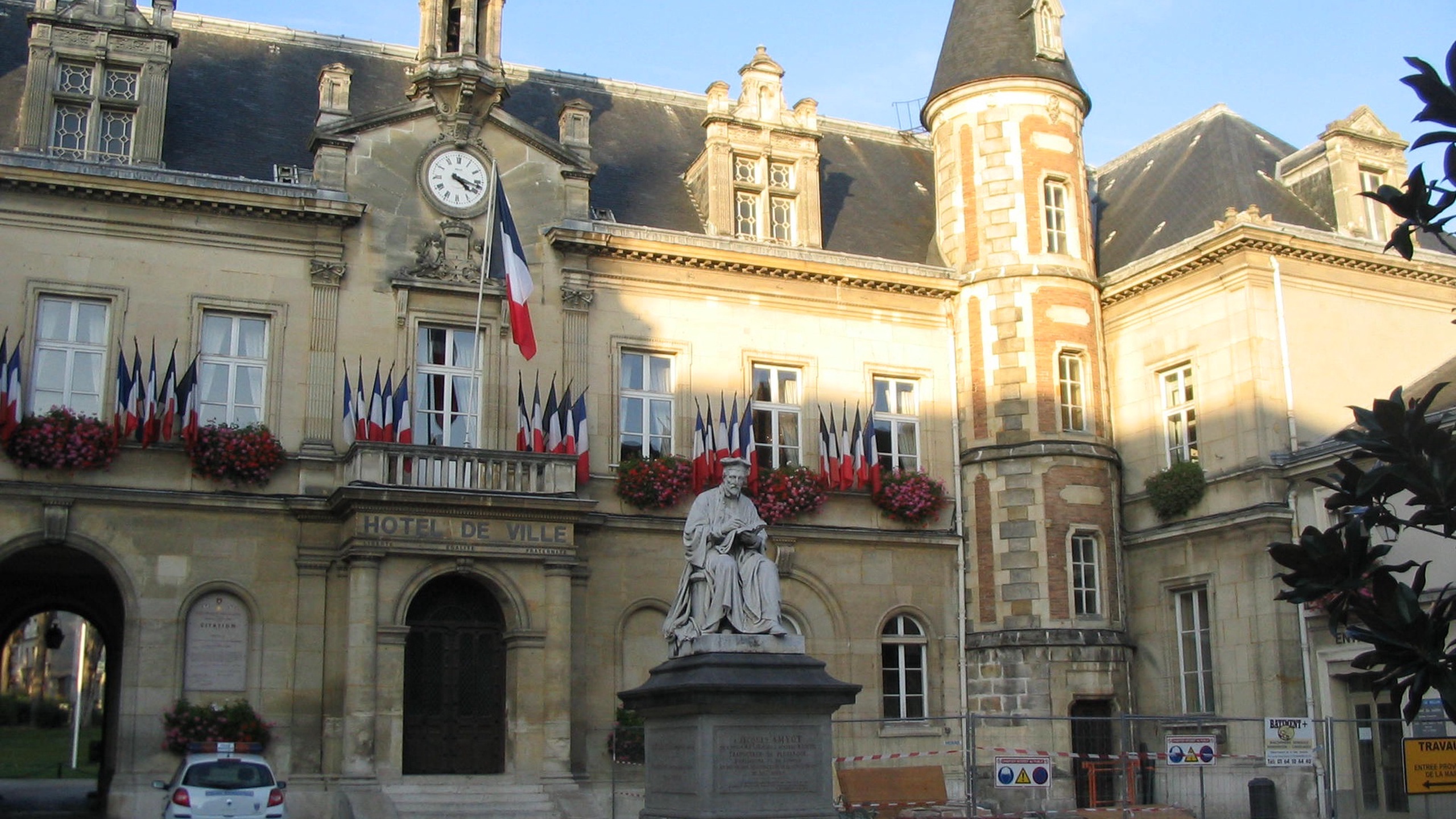 Discover Melun